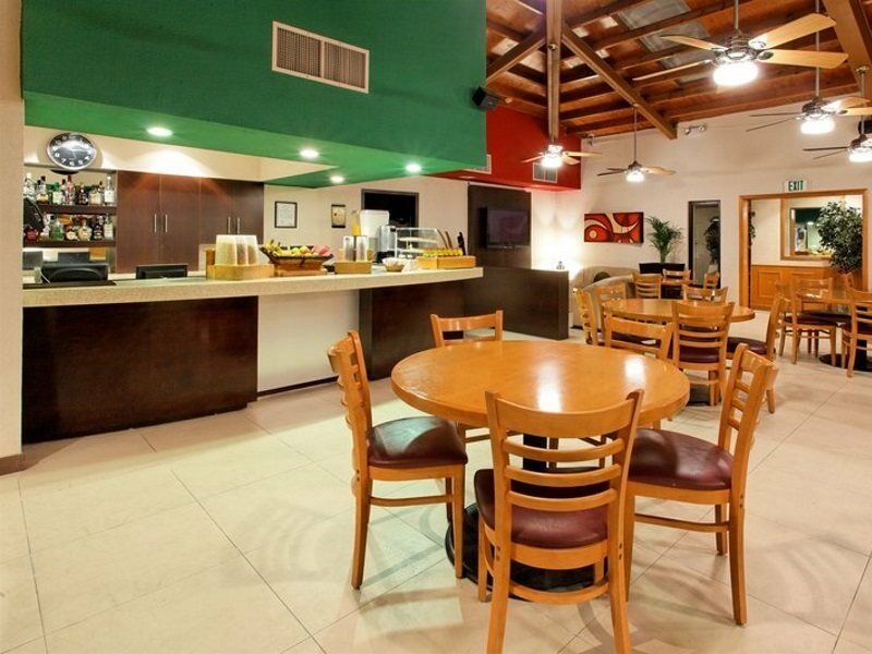 Holiday Inn Hotel & Suites Chihuahua By Ihg מראה חיצוני תמונה